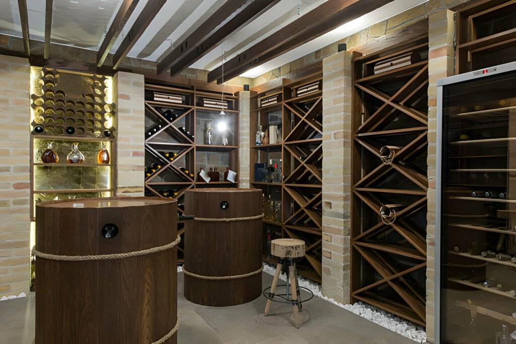 Amazing Finished Basement in Mississauga with Wine Celar